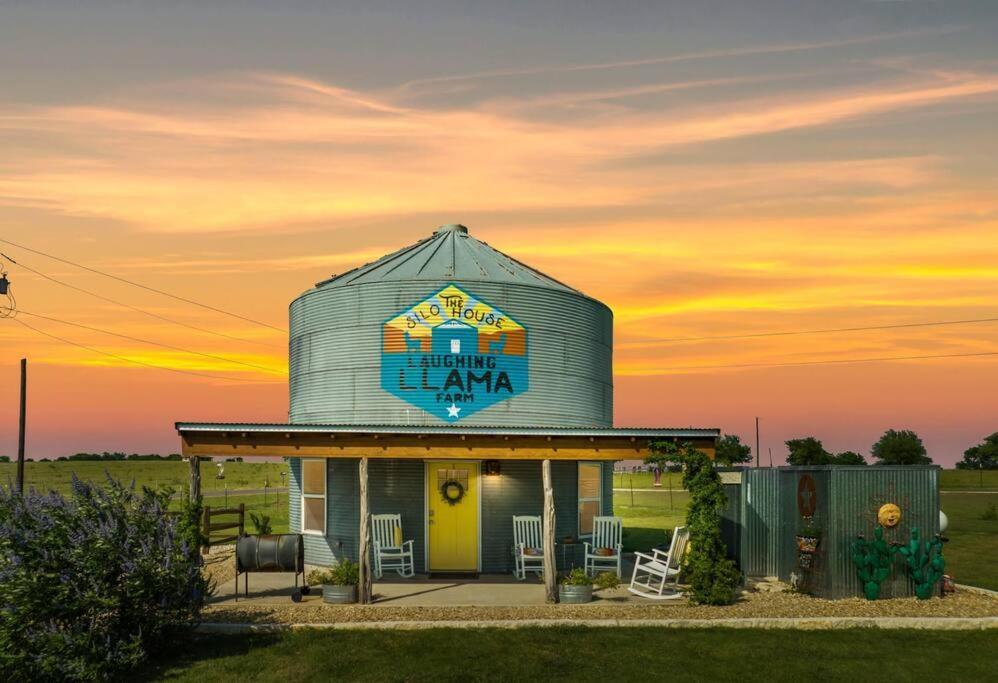 Silo House At Laughing Llama Farm Troy Eksteriør billede